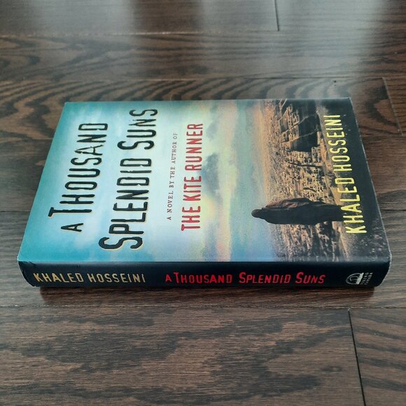 Book: A Thousand Splendid Suns by Khaled Hosseini - Picture 3 of 4